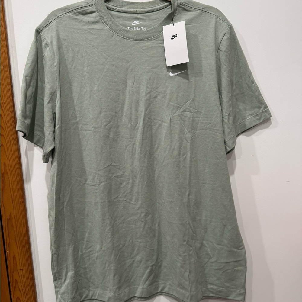 Nike Men's Sage Green Short Sleeve Tee